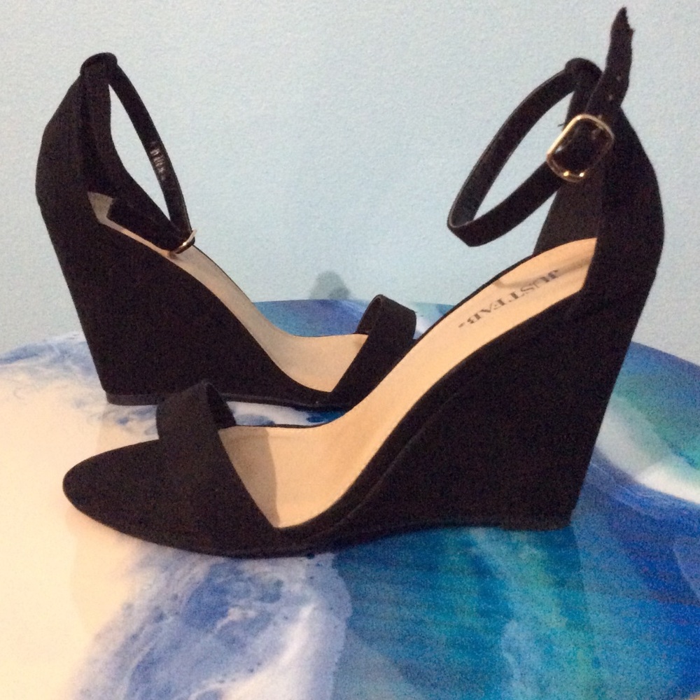 Brand new Black Wedges